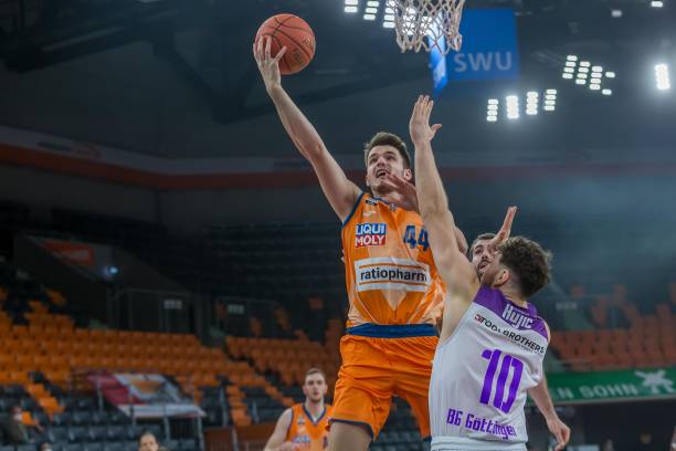 弗赖堡一直 弗赖堡一直