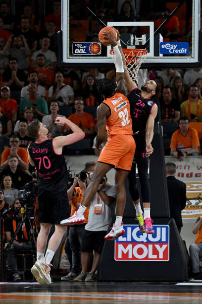 伊萨克用实 伊萨克用实