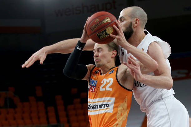 第一脚射门 第一脚射门